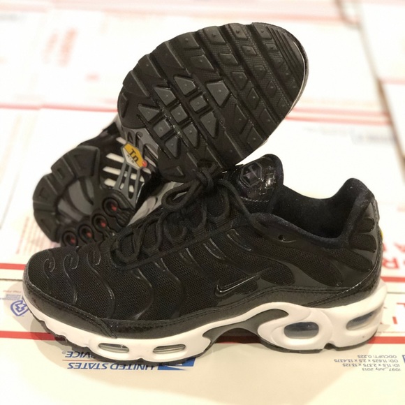 vapormax plus triple black womens